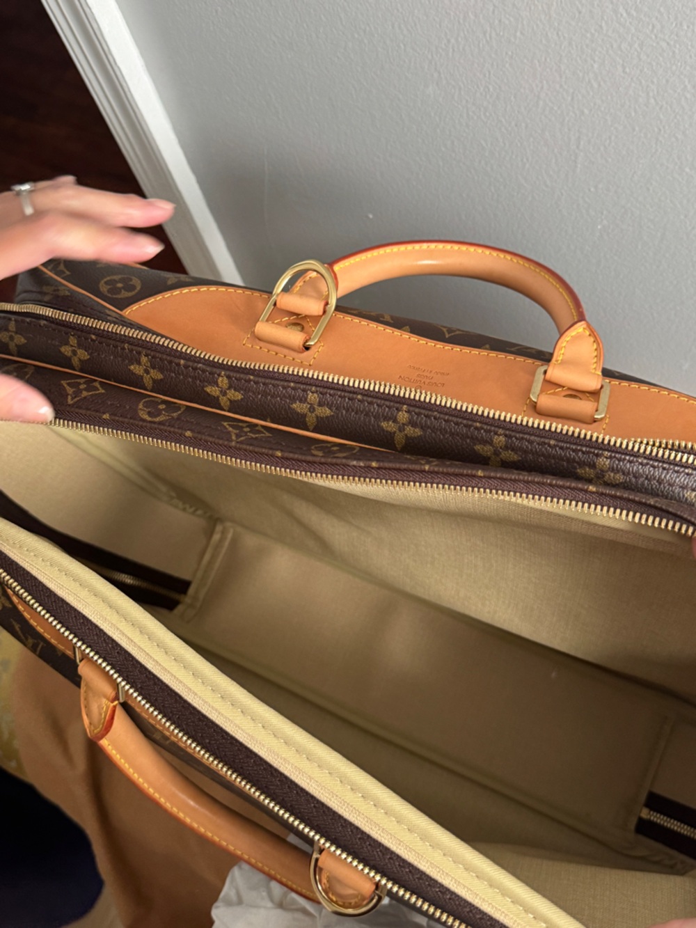 Louis Vuitton Monogram Alize Weekender - Picture 12 of 16